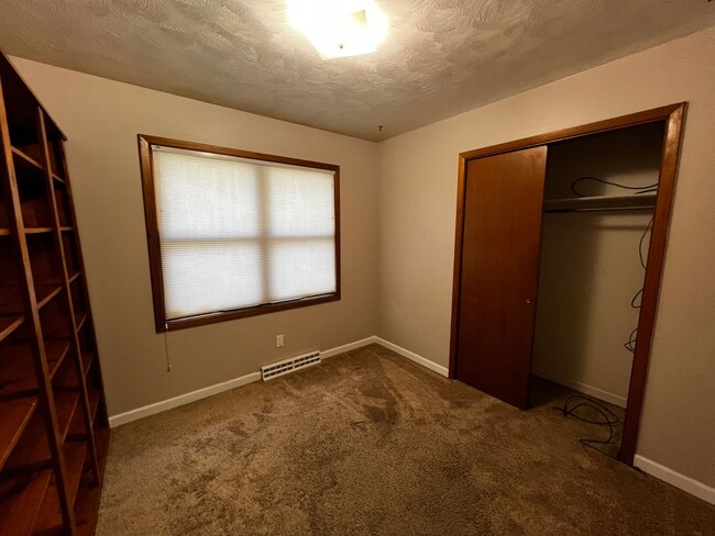 Building Photo - 3 Bedroom 2 Bath House For Rent