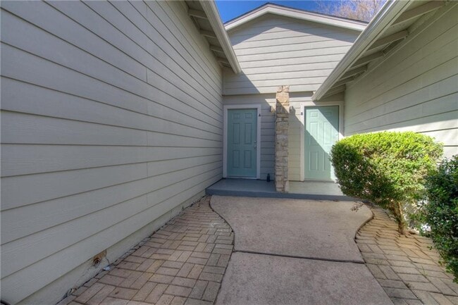Building Photo - 2400 Burleson Ct