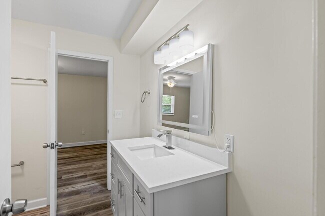 Building Photo - 11359 Bedford Oaks Dr