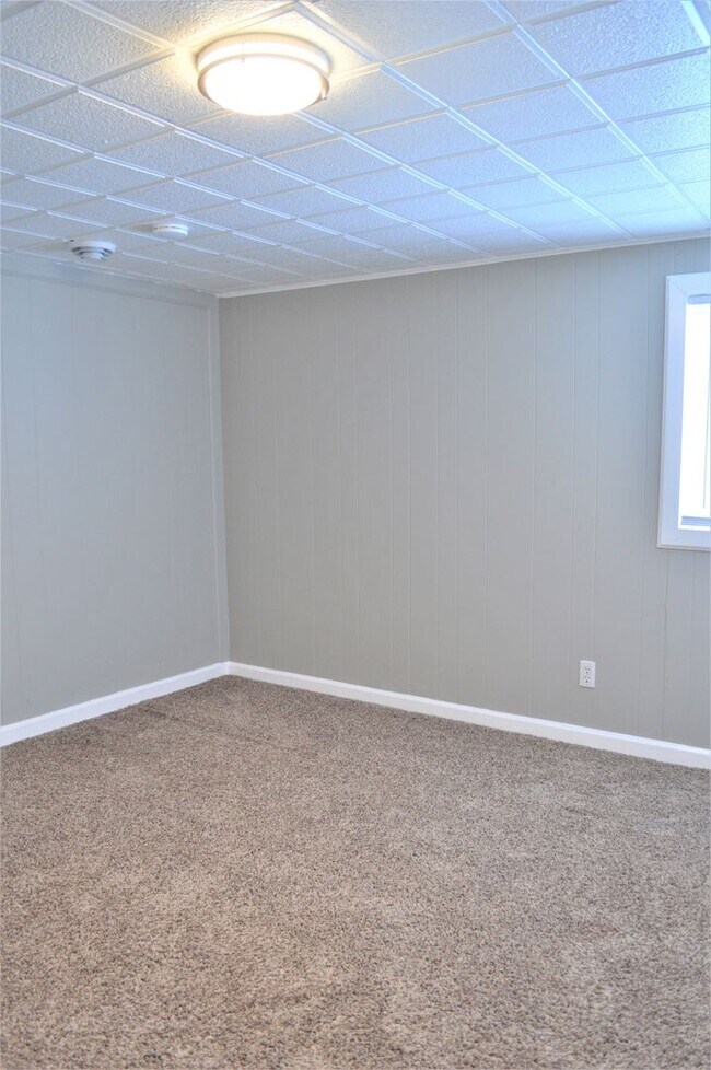 Building Photo - Amazing 3 bed, 1.5 bath, rental home in So...