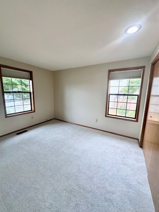 Building Photo - Lakeland Hills 3 bedroom 2 bathroom - Gara...
