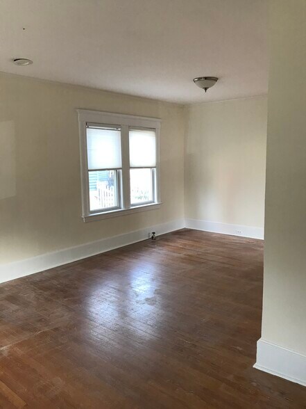 Building Photo - 146 Tooker Ave