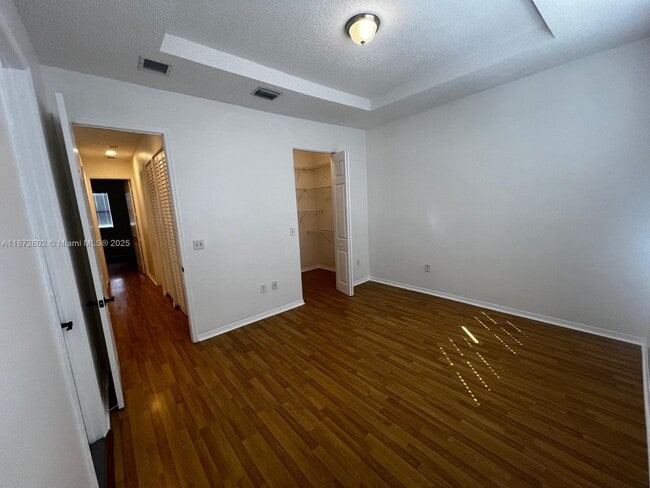 Building Photo - 955 NE 42nd Terrace