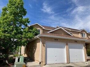 Building Photo - 2 Bed 1.5 Bath Briargate Townhome w/AC
