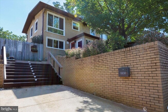 Building Photo - 5208 10th Pl S