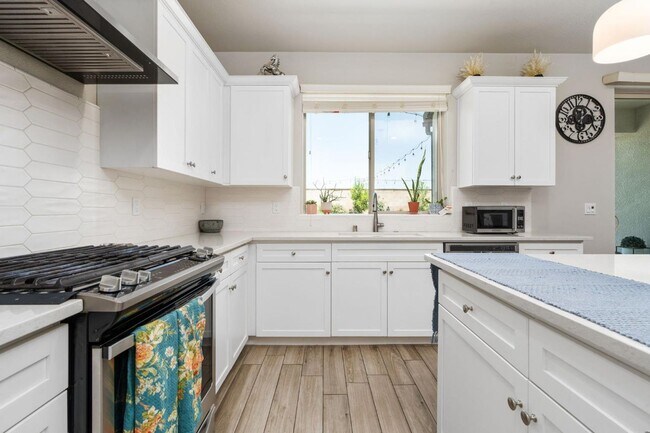 Building Photo - Copper River Canvas on the Bluffs! 4B/3BA ...