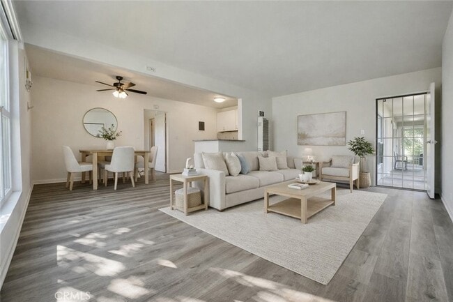 Building Photo - 1811 W Sallie Ln