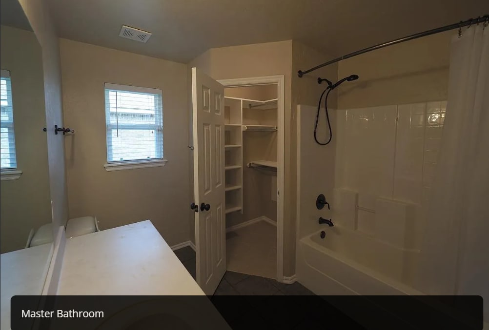 Building Photo - 233 Tecumseh Meadows Dr