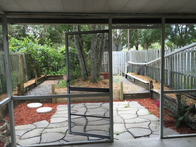 Building Photo - 4355 Brook Hollow Cir