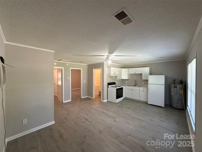 Building Photo - 609 W Davidson Ave