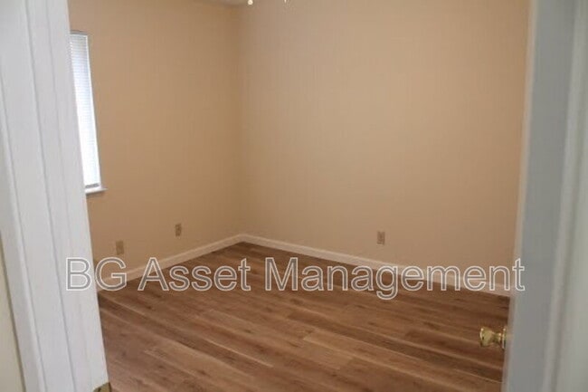 Building Photo - 3112 Groom Dr