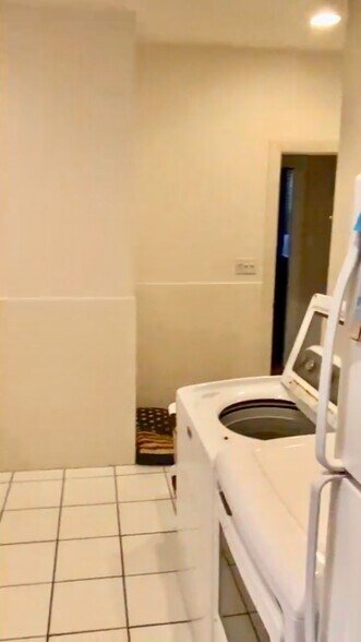 Building Photo - 20 Dean Rd