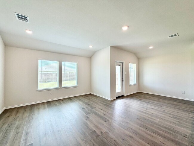 Building Photo - 1116 Riverbrook Ln