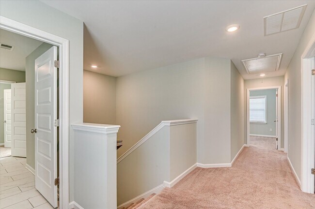 Building Photo - 705 Navan Ln