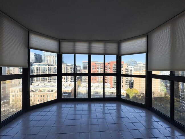 Building Photo - Luxurious Double Suite Condo With 2 Full Baths and Sunroom In Desired Belvedere Condominiums