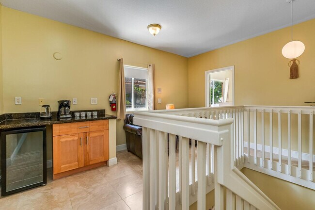 Building Photo - 1721 SW 23rd St