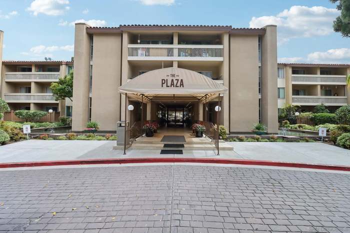 Building Photo - 1855 Diamond St