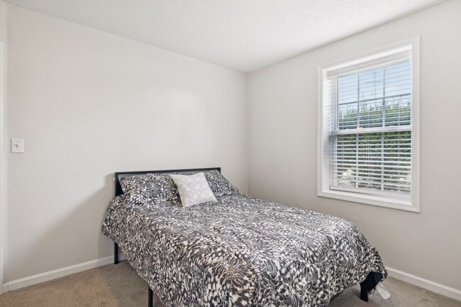 Building Photo - 1307 Bluebonnet Dr