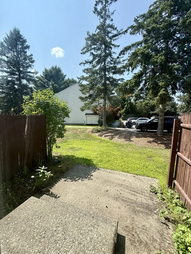 Building Photo - 812 Court St