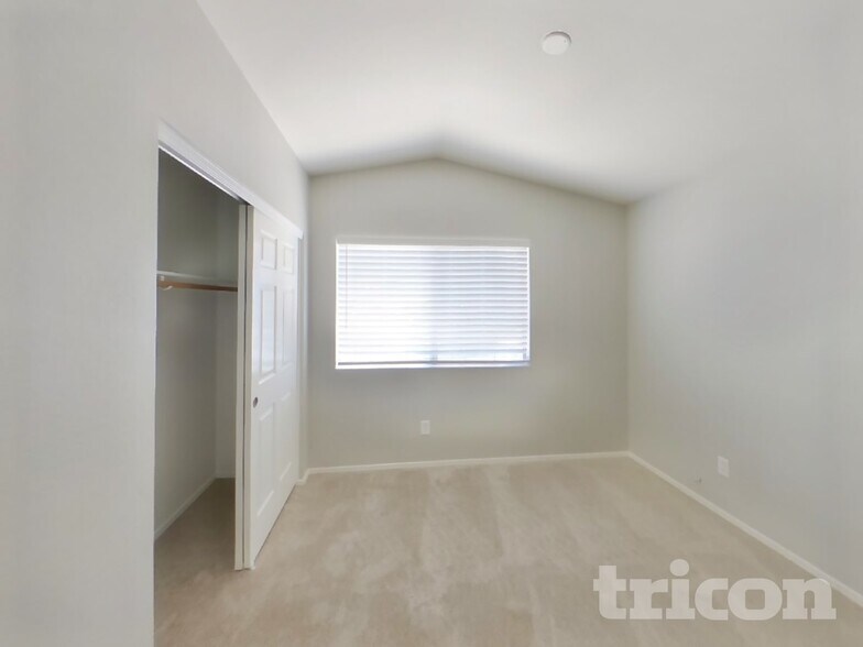 Building Photo - 8566 W Denton Ln