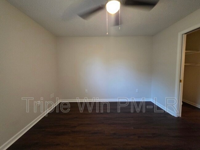 Building Photo - 113 Northfield Dr