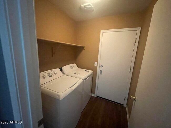 Building Photo - 2090 W Gold Dust Ave