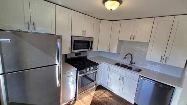 Building Photo - 120 Cotuit Ct