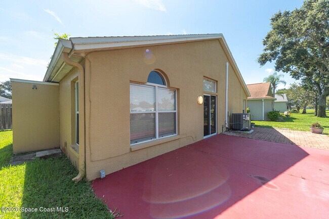 Building Photo - 7033 Hammock Trace Dr