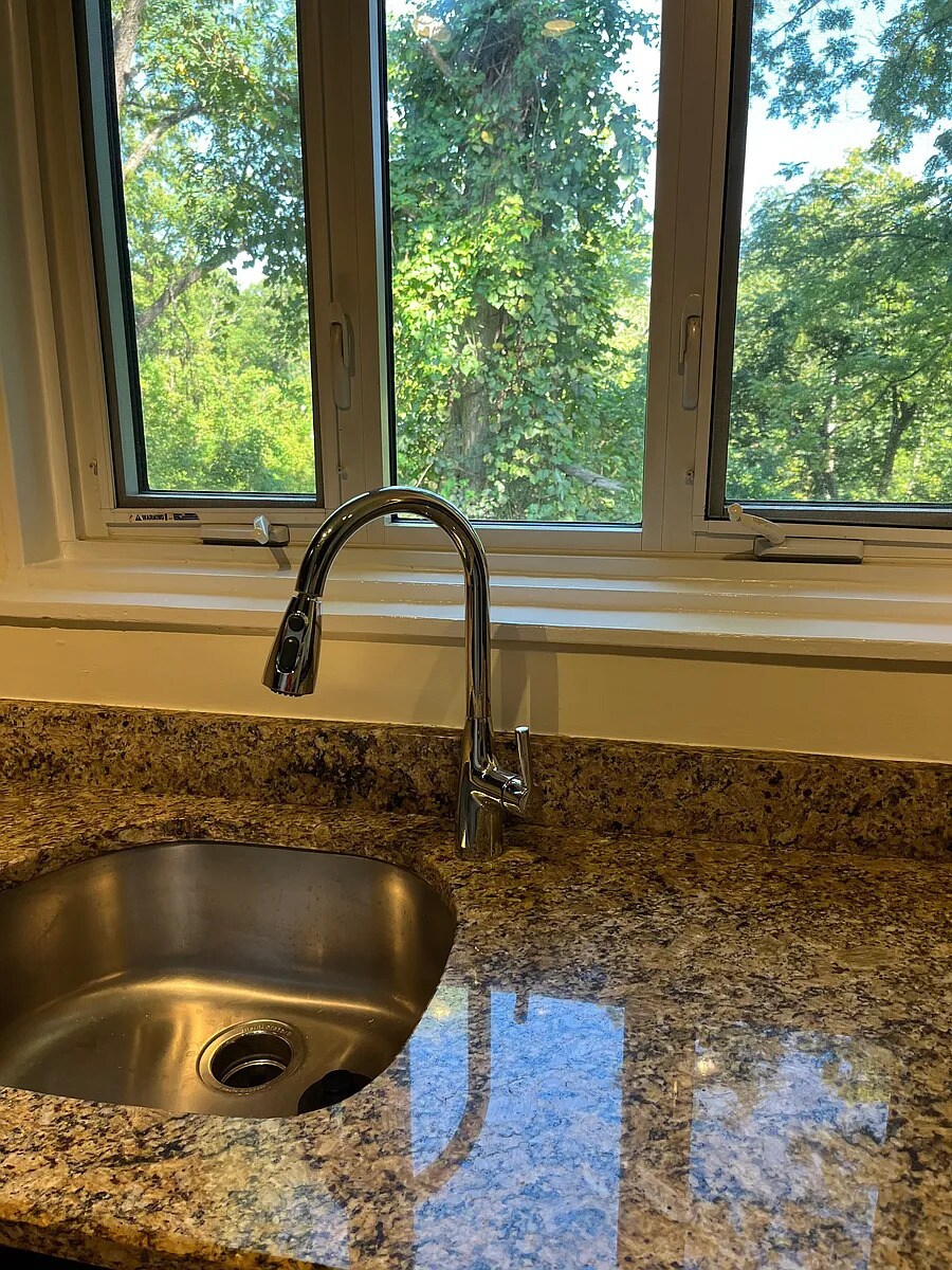 Building Photo - 10307 Montrose Ave