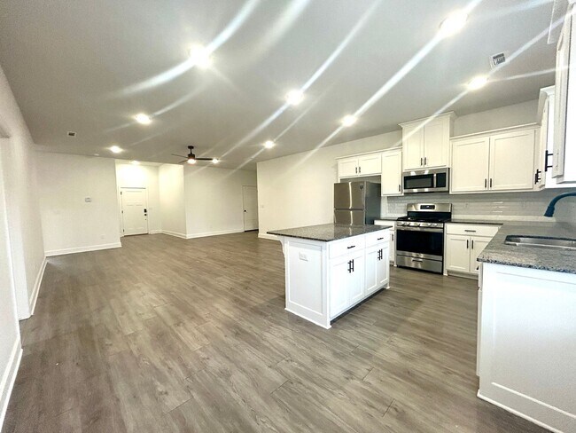 Building Photo - Centerton Home Available NOW! 4 bed, 2 full bath no carpet home. LARGE fenced backyard