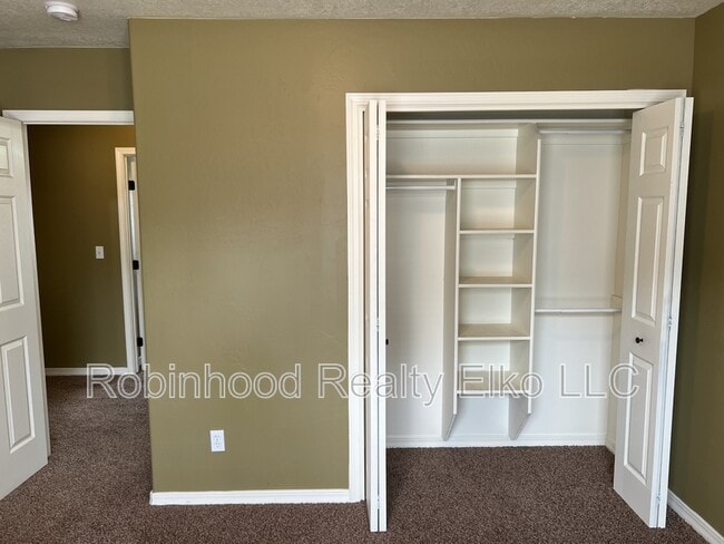 Building Photo - 214 Brookwood Dr