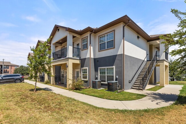 Building Photo - "Spacious 2-Bedroom Euless Retreat with Gr...