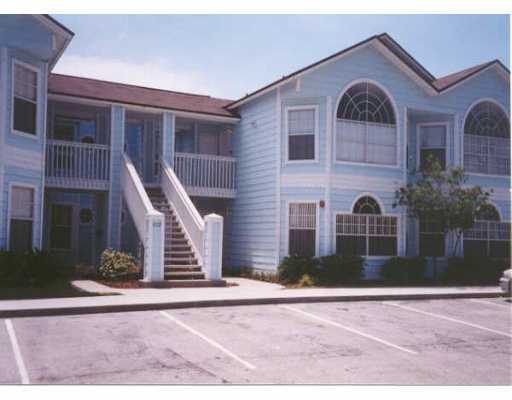 Building Photo - Large 2 master suites