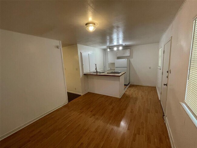 Building Photo - 2711 Hemphill Park