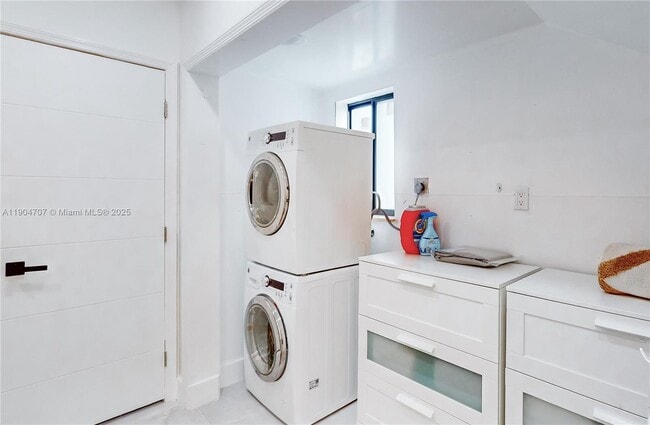 Building Photo - 2525 Garfield St