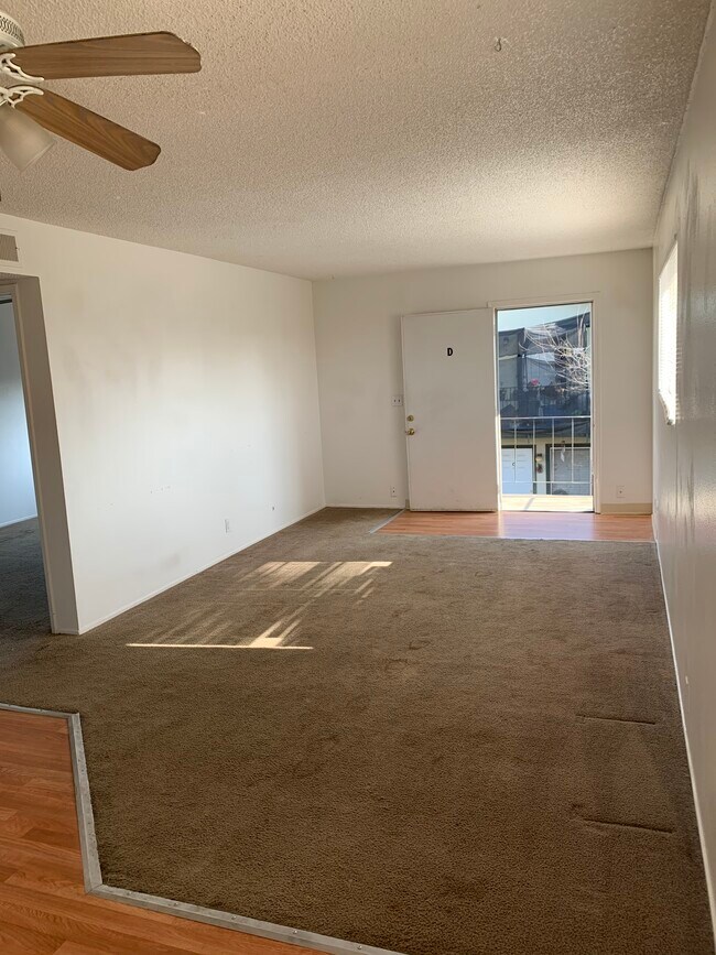 living room - 646 W Iris Ave