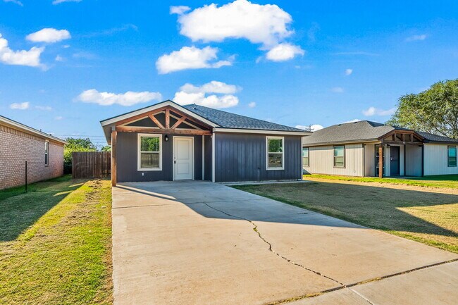 Building Photo - Modern 3/2 in Abernathy, TX