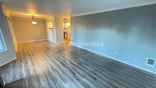 Building Photo - Lovely 2 BD | 2 BA Condo with Balcony - We...