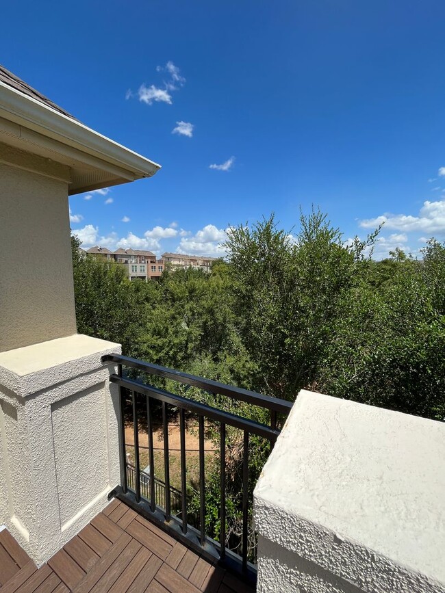 Building Photo - Wonderful 4/3.5 Townhome