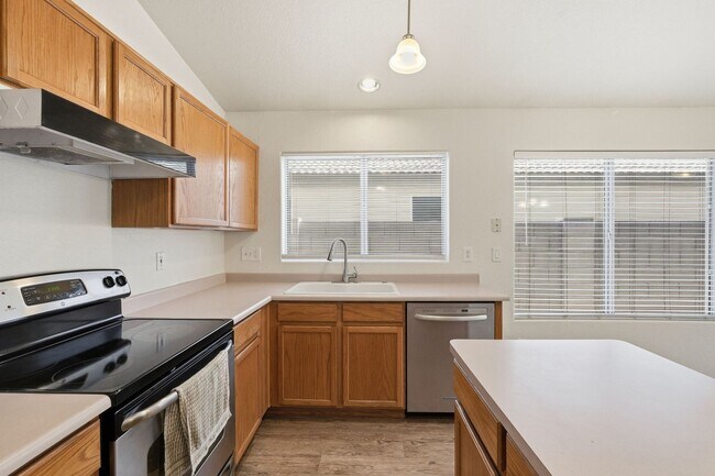 Building Photo - 3 Bedroom Home in Bridlewood!