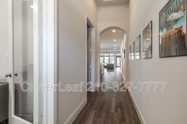 Building Photo - 1149 Cadogan Squire
