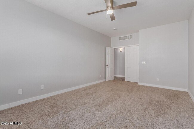 Building Photo - 9518 W Minnezona Ave