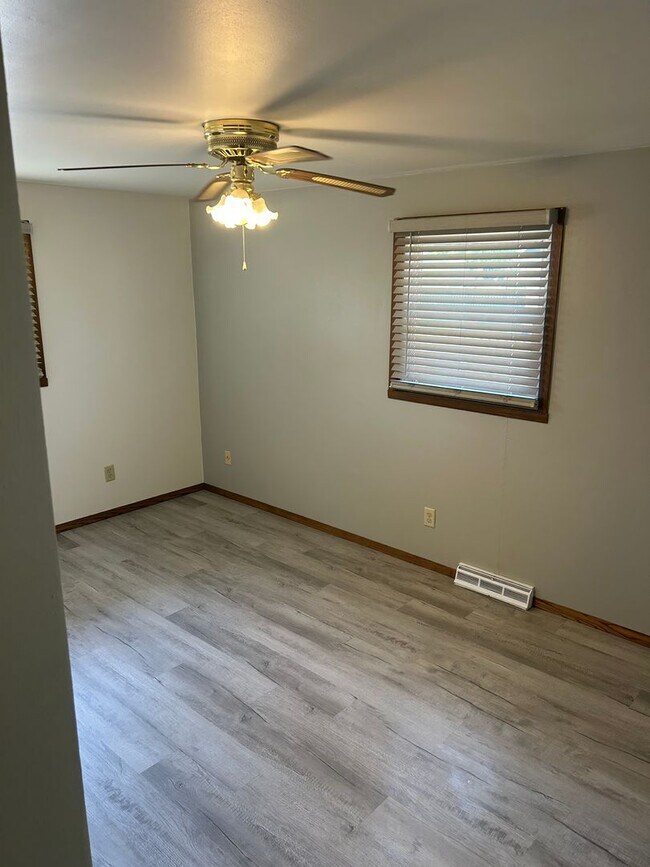 Building Photo - 305-307 Willow