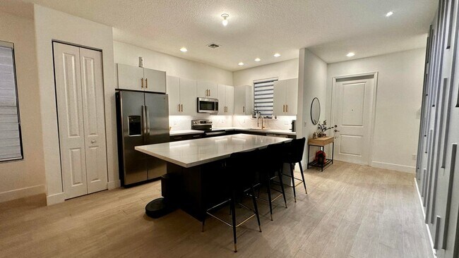 Building Photo - 5570 Quiet Lake Pl