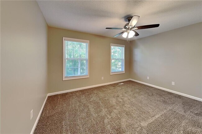 Building Photo - 6778 Oakhurst Ct