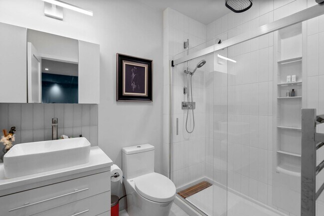 Building Photo - 5 Bed 4.5 Bath - Bethesda Contemporary Home