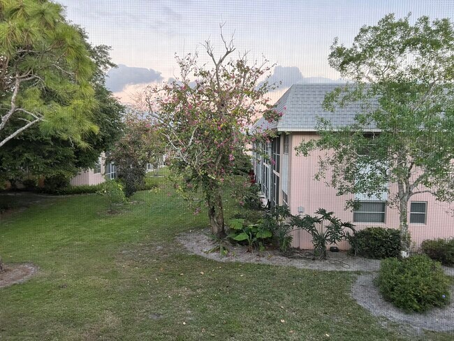 Building Photo - 18081 SE Country Club Dr