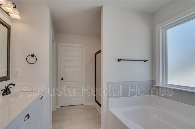 Building Photo - 528 Fermoy Ln