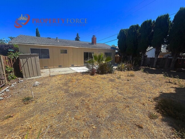 Building Photo - 2085 Ashwood Ln
