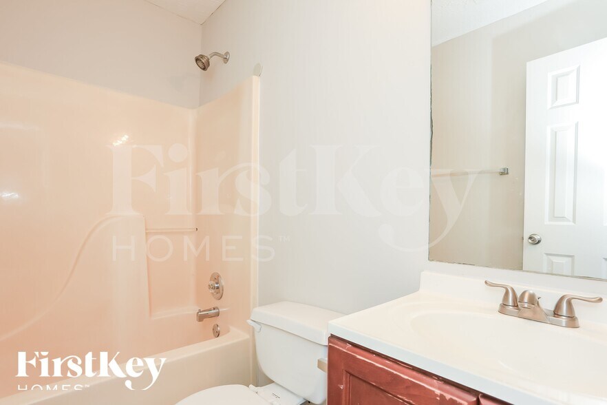 Building Photo - 252 Pine Valley Dr